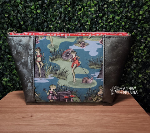 Cottagecore Pinup Frogs Zippered Beauty Bag