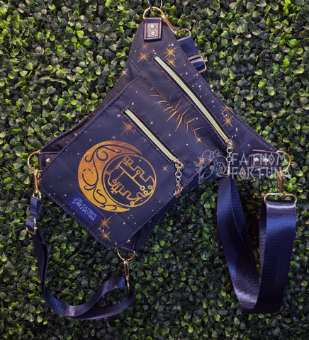 Grimoire // Look My Way Thigh Bag